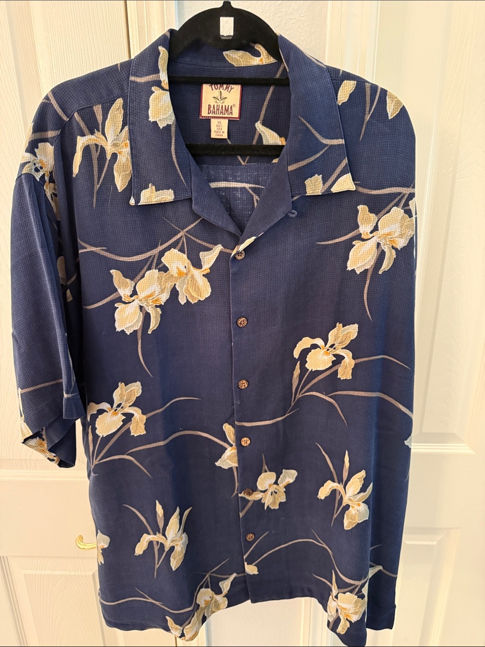 Tommy Bahama Navy and Cream Floral Short-Sleeve Button-Up Shirt